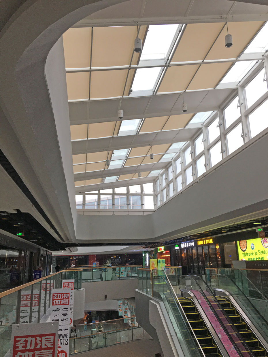 重慶沙坪壩萬達(dá)廣場電動遮陽簾項(xiàng)目4