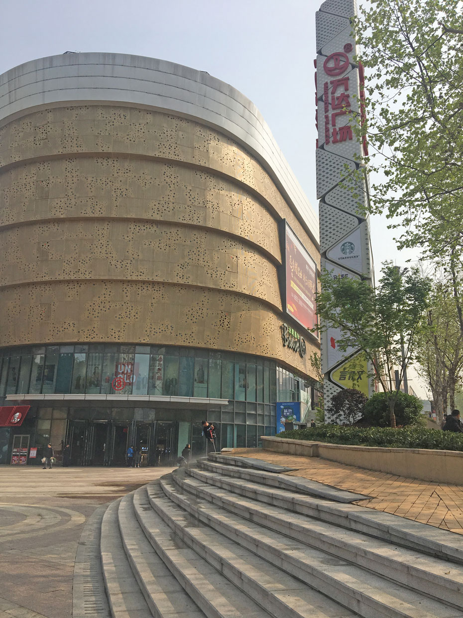 重慶沙坪壩萬達(dá)廣場電動遮陽簾項(xiàng)目5